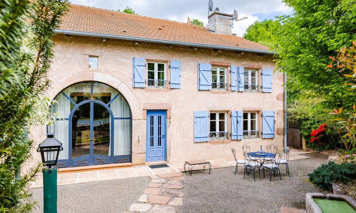 Mesnil Sous Les Cotes House | Luxury Five Bedroom Farmhouse for a Relaxing Stay in Mountains - Domaine Macky