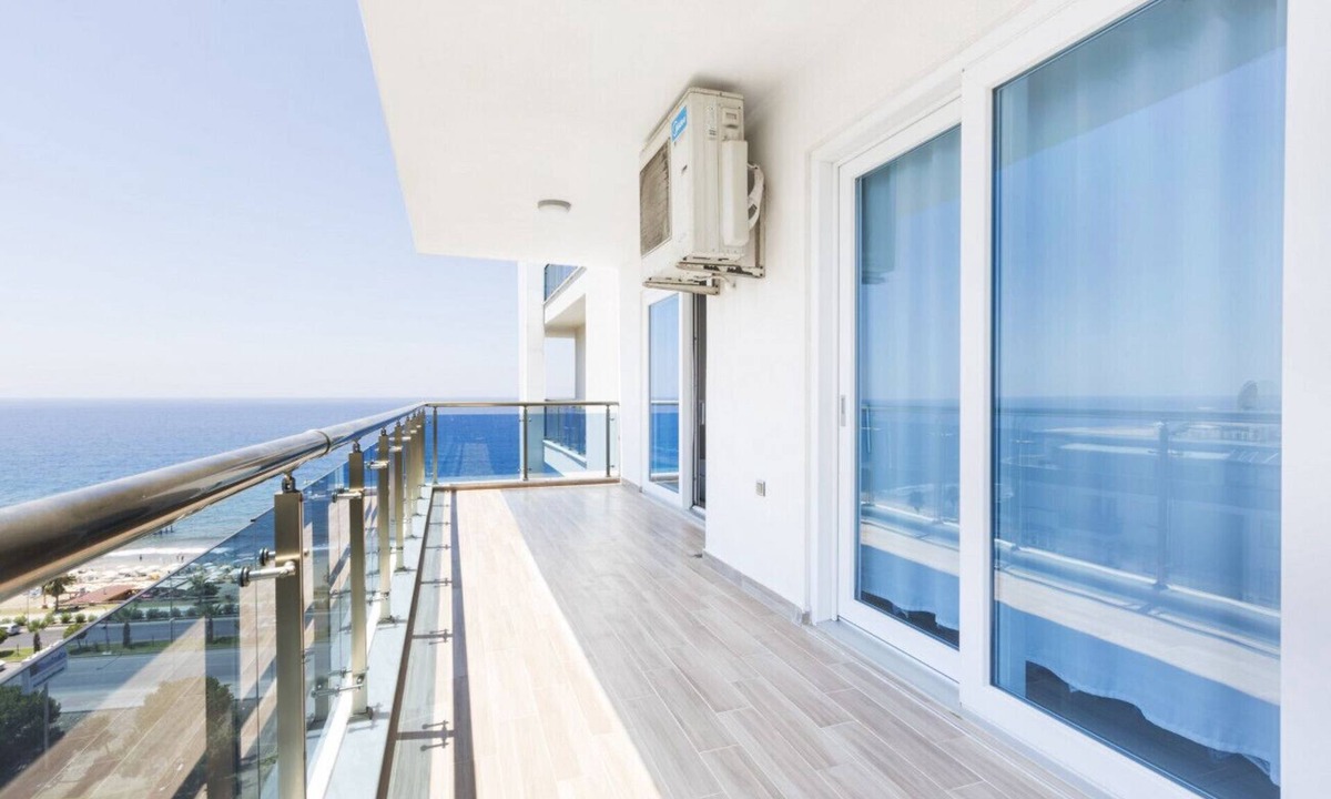 Mahmutlar Apartment | Luxury Flat with Shared Pool near Beach in Alanya