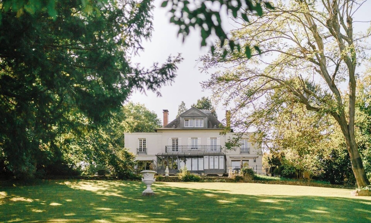 La Queue-les-Yvelines House | Luxury French Villa - Private Park, Spa & Pool