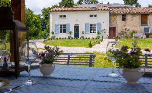 Puylaurens House | Luxury Gites de Chateau Mirabel - Petite Mirabel - Saltwater Swimming Pool, AC