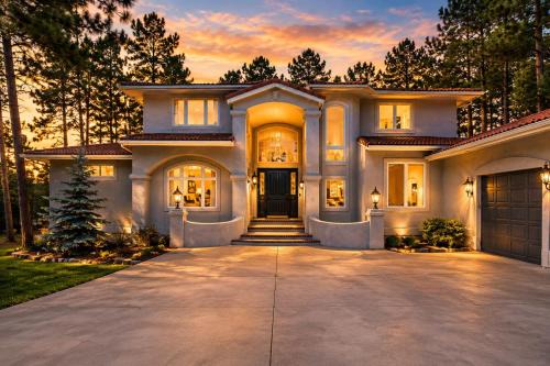 Woodmoor Villa | Luxury Golf Estate - 7 Ensuite Suites - Steam Spa - Theatre