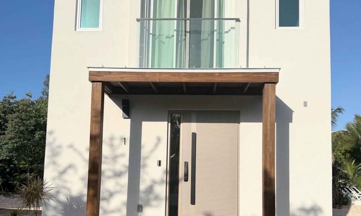 The Bight Villa | Luxury Grace Bay Villa 1/private pool/steps to reef&beach for 6