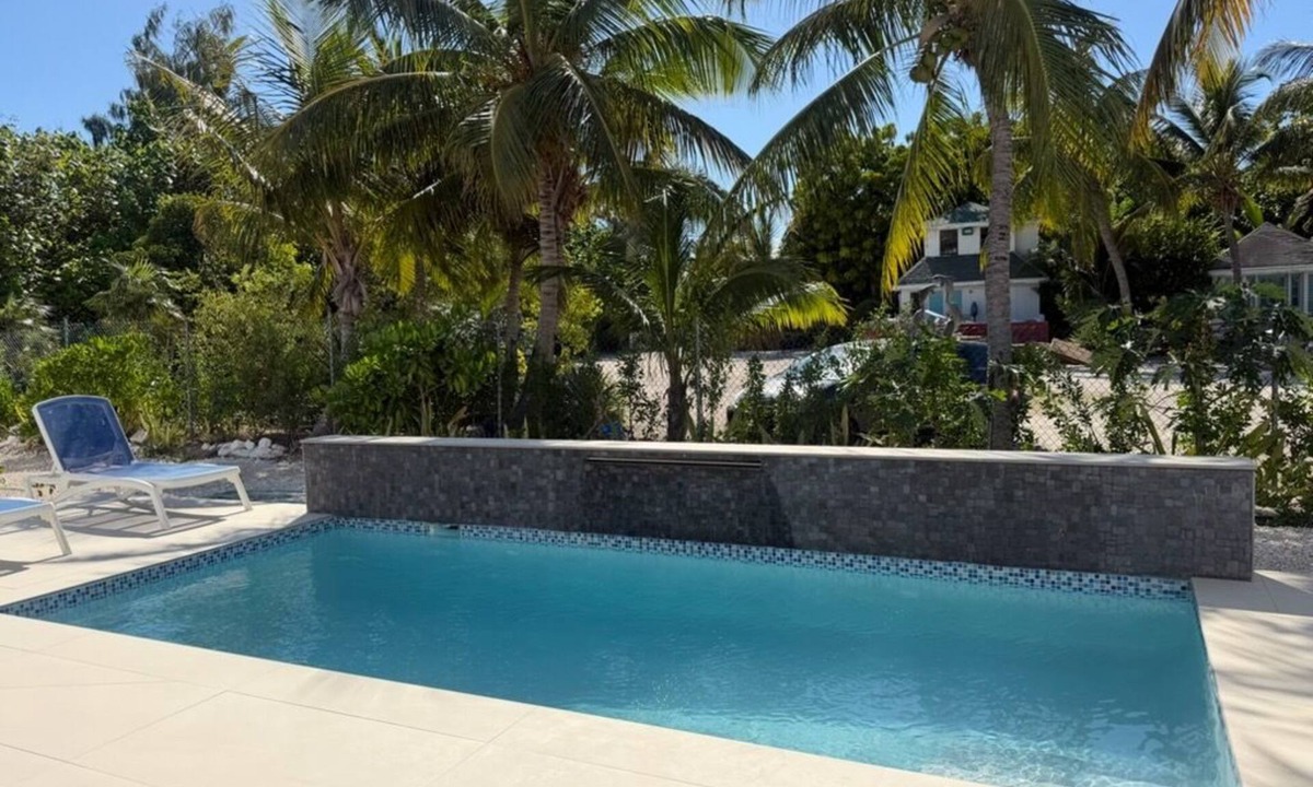 The Bight Villa | Luxury Grace Bay Villa 2/private pool/steps to reef&beach for 6