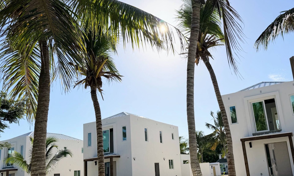 The Bight Villa | Luxury Grace Bay Villa 3, 100 steps to Beach&reef, private pool for 6