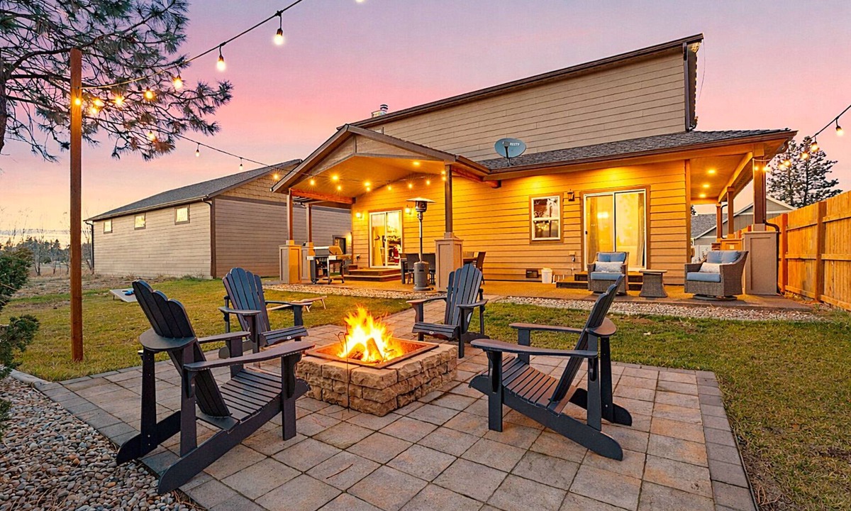 Thorpe Westwood House | Luxury Group Getaway | Sauna Game Room Firepit | Near Downtown