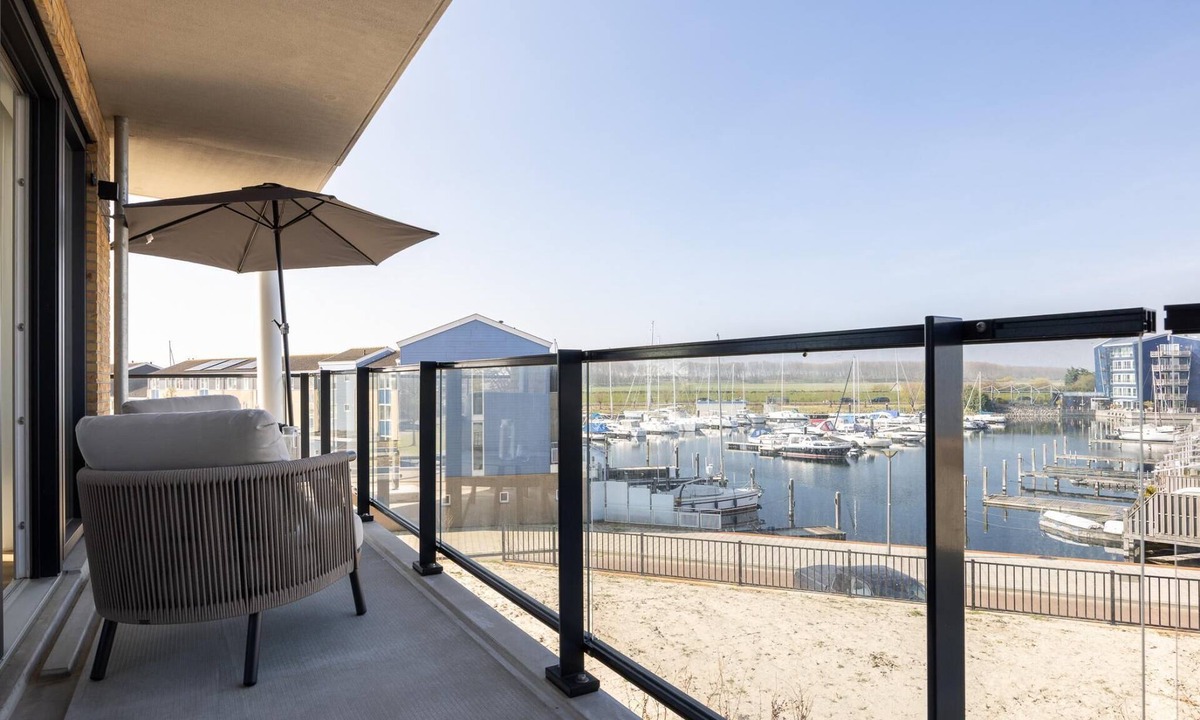 Kortgene Apartment | Luxury Harbour flat Kortgene 6p
