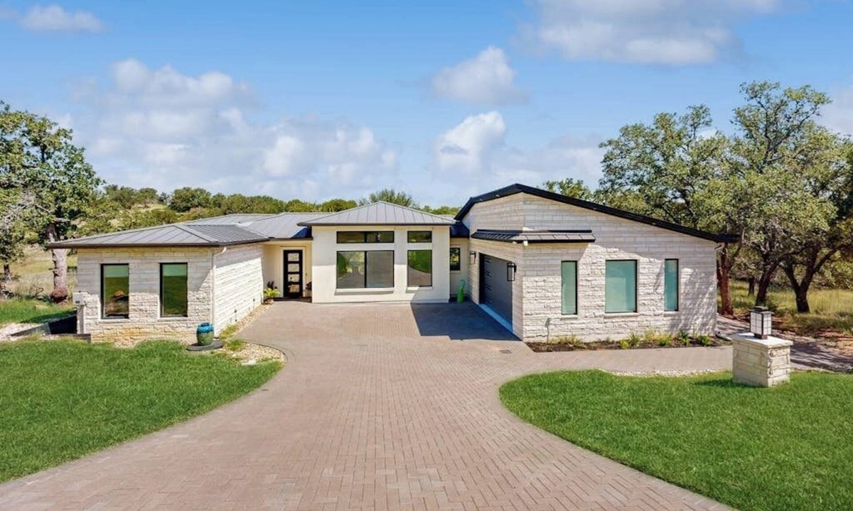 Horseshoe Bay West House | Luxury hill country home in Horseshoe Bay near Lake LBJ & golfing with gameroom