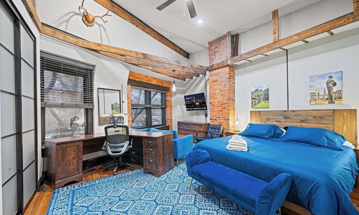 Shaw Apartment | Luxury, Historic 4BD Rowhouse in the Heart of DC!