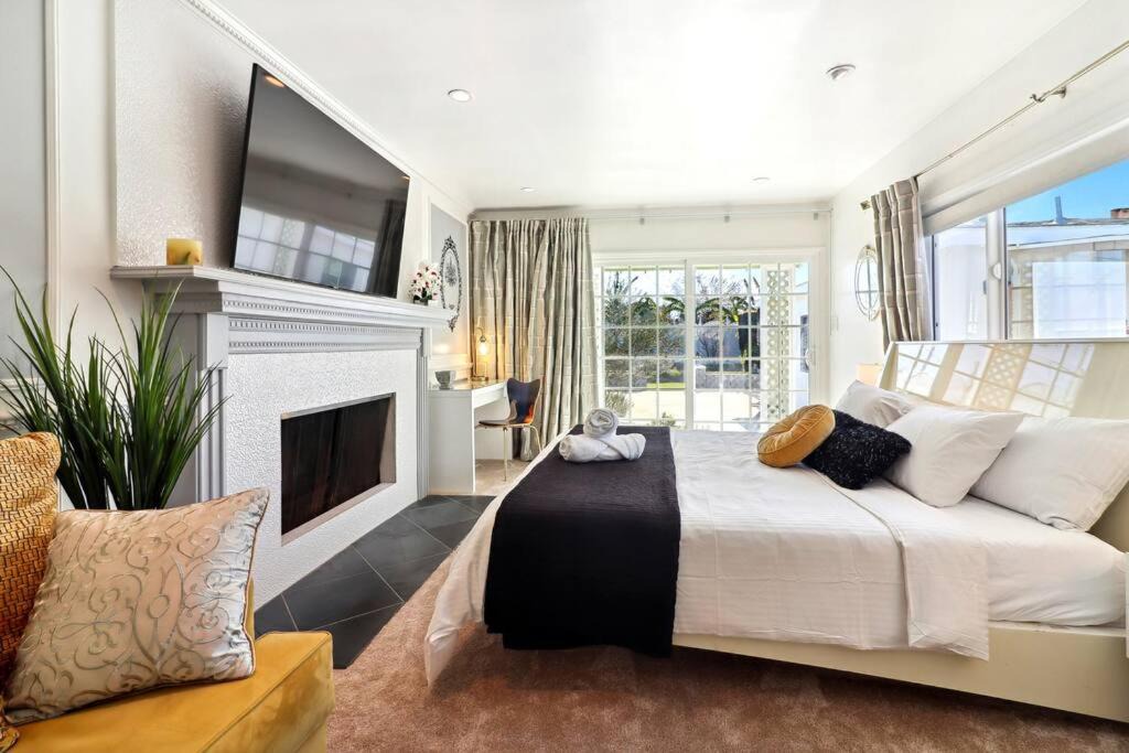 Del Aire House | Luxury Home - 7mins LAX/Beach, 405/SoFi nearby