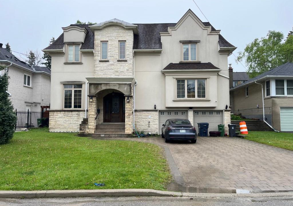 Newtonbrook House | Luxury Home