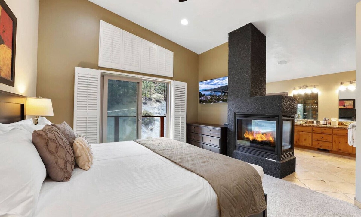 Tahoe Village Villa | Luxury Home | Heavenly-Chef`s Kitchen | Sleeps 8