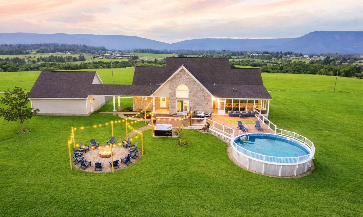 Luray House | Luxury Home · Private Pool · Hot Tub · Arcade · Movie Room · Epic Views & more!