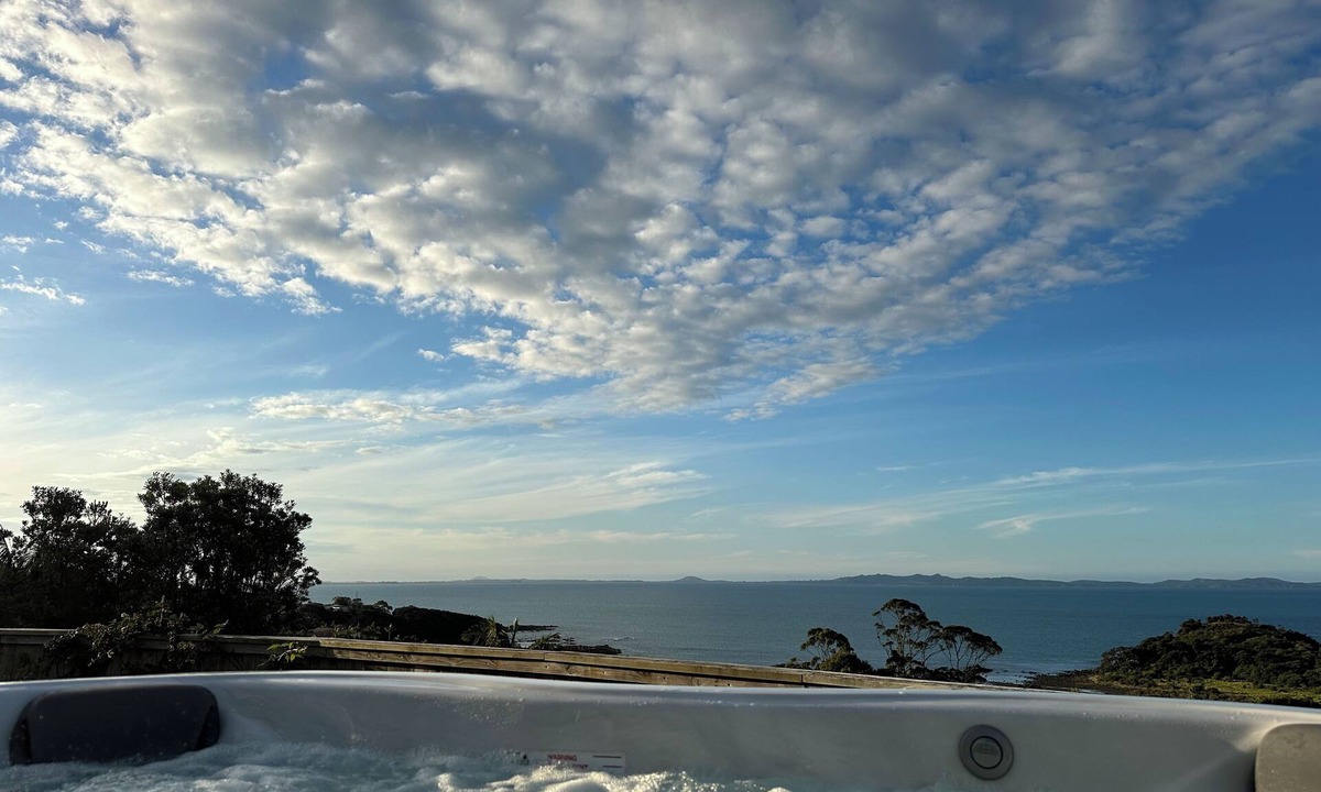 Cable Bay House | Luxury Home with Spa Sea views