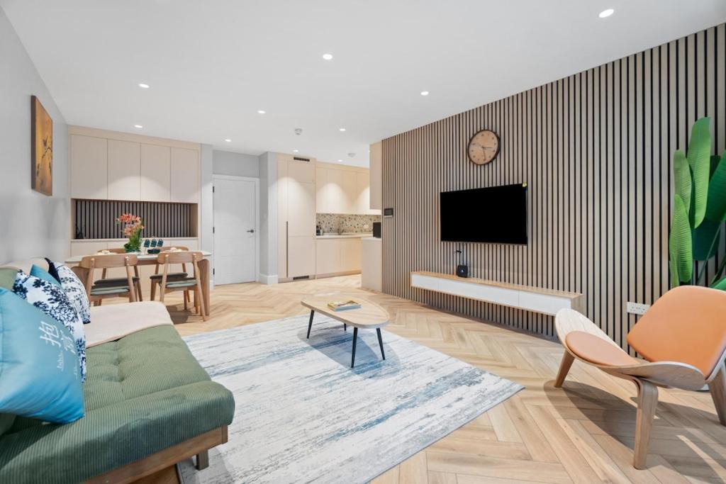 Telegraph Hill Apartment | Luxury Home & Work Haven Comfort for Families