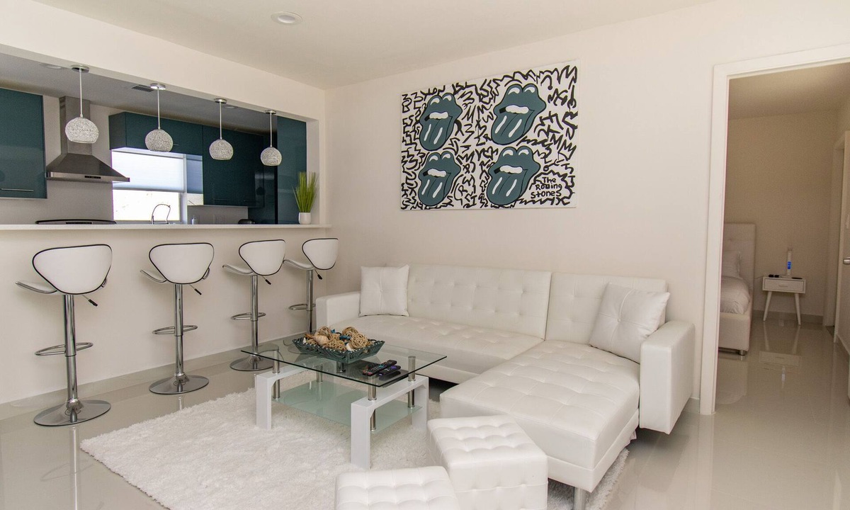 Royal Poinciana House | Luxury House close to donwtown, hard rock and beach