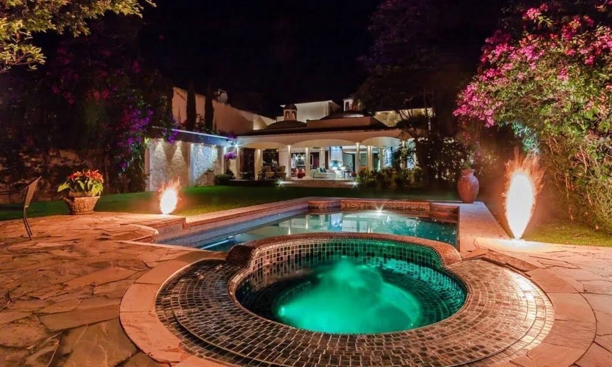 Cuernavaca House | Luxury house in an exclusive area, 40 minutes from CDMX. Warm and sunny climate.