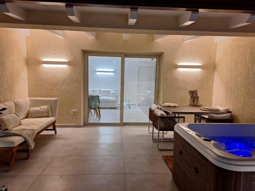 Murta Maria Villa | Luxury House & Spa in Baia Turchese con idromassaggio privato