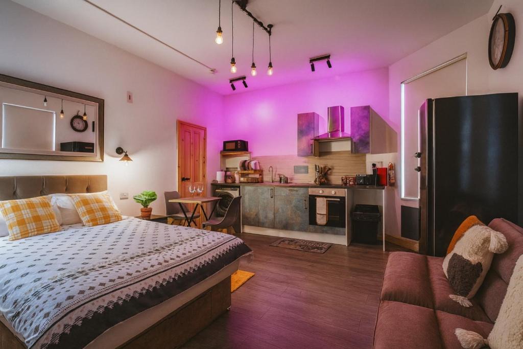 Leeds Apartment | Luxury Industrial Studio Leeds Near Brudenell social club & Headingley Stadium