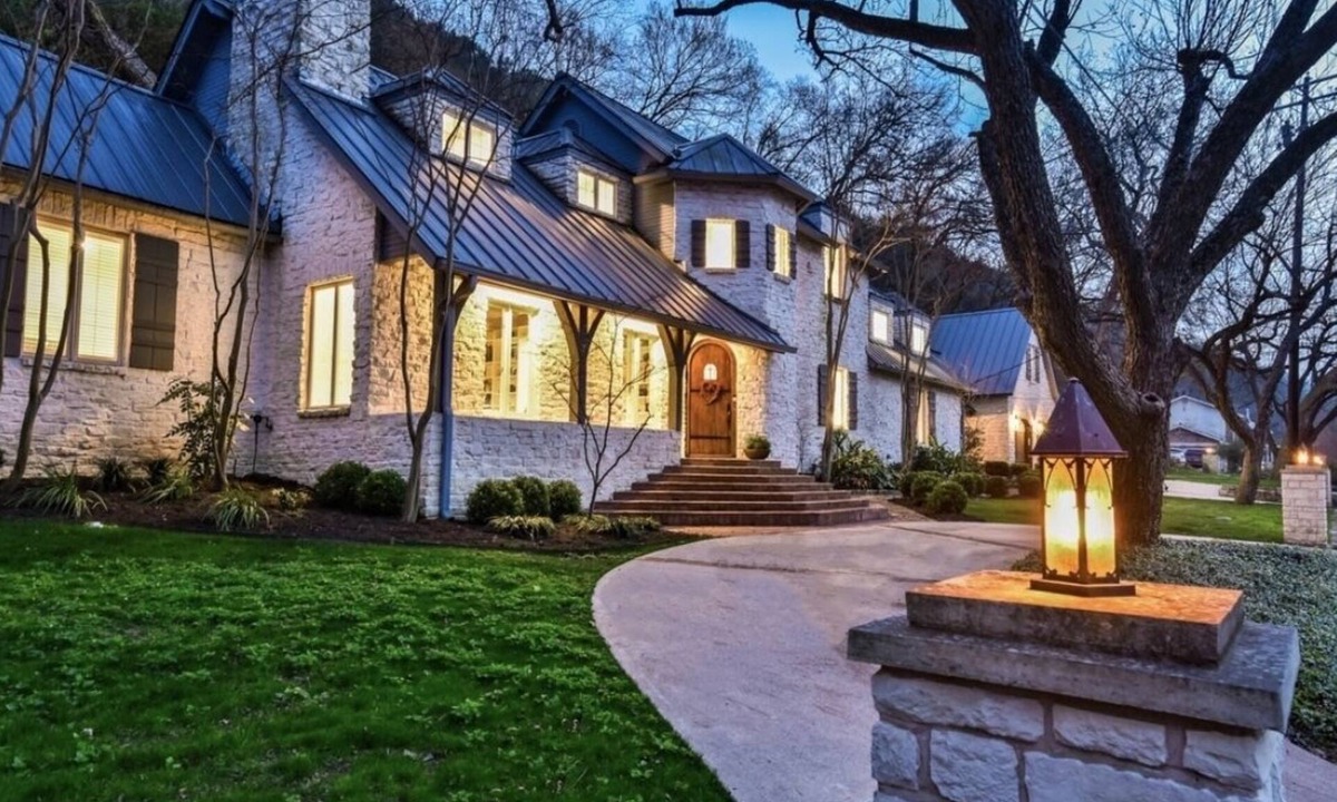 Rivercrest House | ⭐️Luxury Lake Austin: Pool, Hot Tub, Pizza Oven & Waterfront Dock⭐️