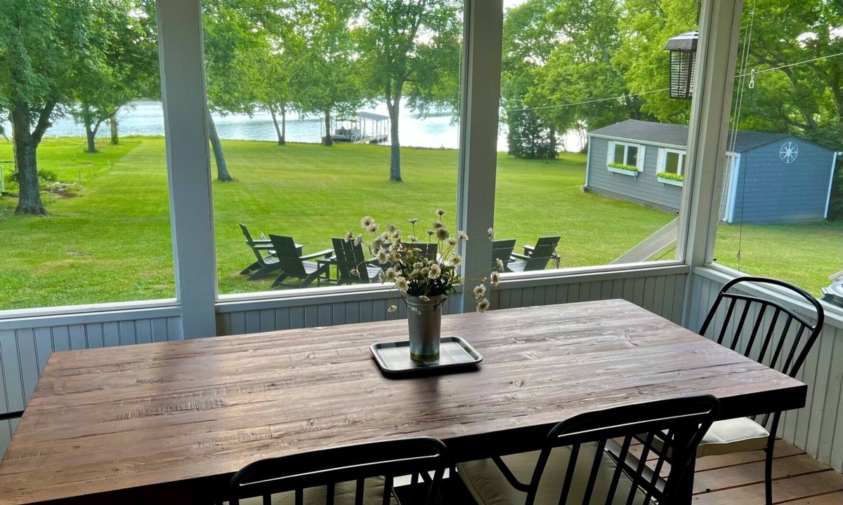 Gallatin House | Luxury Lakefront 30 min to Nashville Kayaks-Firepit-BBQ-PingPong-Foosball