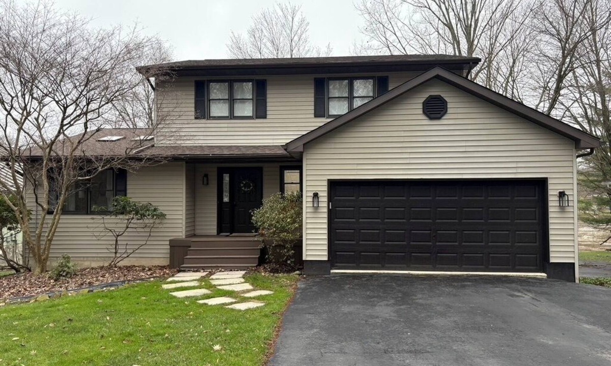 Treasure Lake House | LUXURY LAKEFRONT 5 BEDROOM HOME ON TREASURE LAKE - MOHAWK MIST