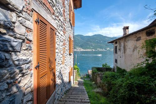 Lezzeno House | Luxury Lakefront Property