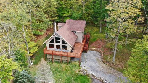 Terra Alta House | Luxury Lakeside Mountain Escape with Wraparound Deck Near Terra Alta, West Virginia