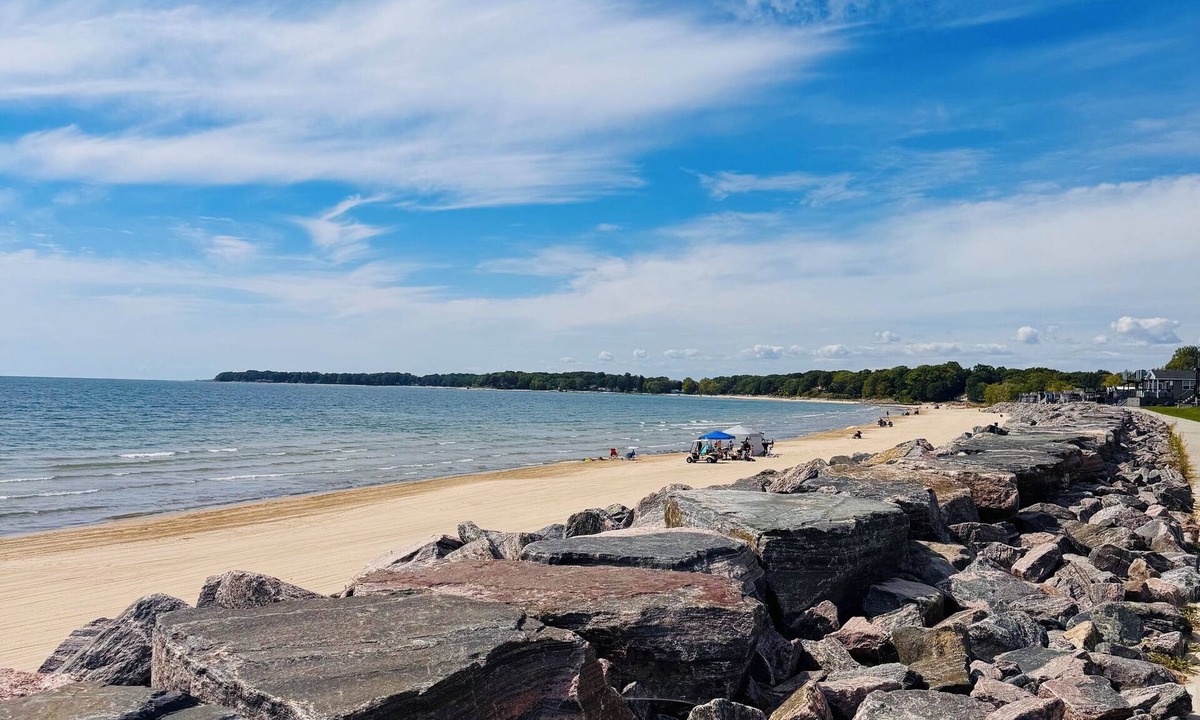 Sherkston Cottage | Luxury Lakeview Modern 3 Bedroom Cottage at Sherkston Shores.