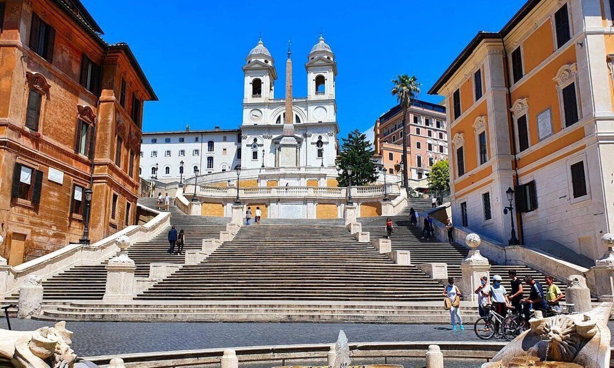 Rione III Colonna Apartment | Luxury, Light & History – An Exquisite Stay in the Heart of Rome