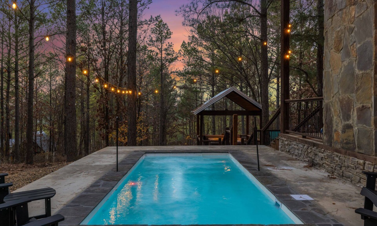 Broken Bow House | Luxury Lodge, sleeps 22, large lot in heart of Hochatown W/HEATED POOL & BOAT!