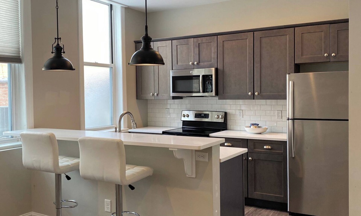 Glens Falls Apartment | Luxury Loft/2 Beds - Civic Center/Cafe/Brewery/Farmers Market - FREE Garage Park