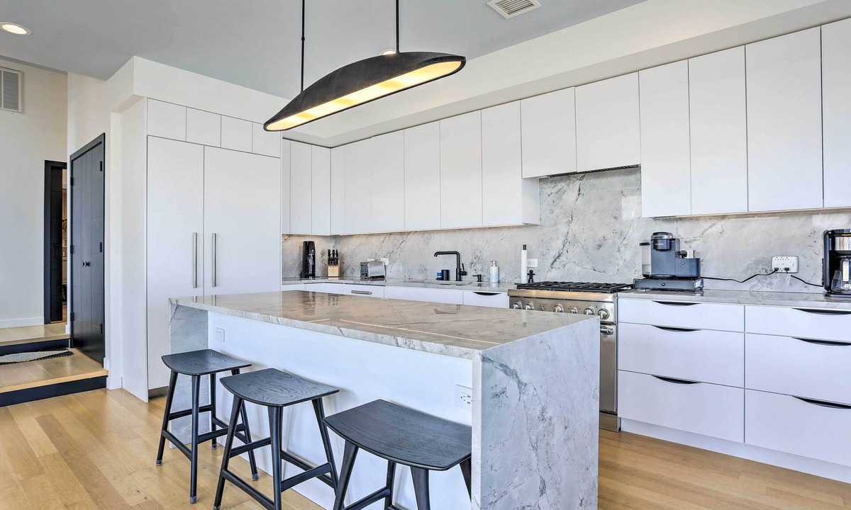 Long Beach House | Luxury Long Beach Villa with Ocean Views!