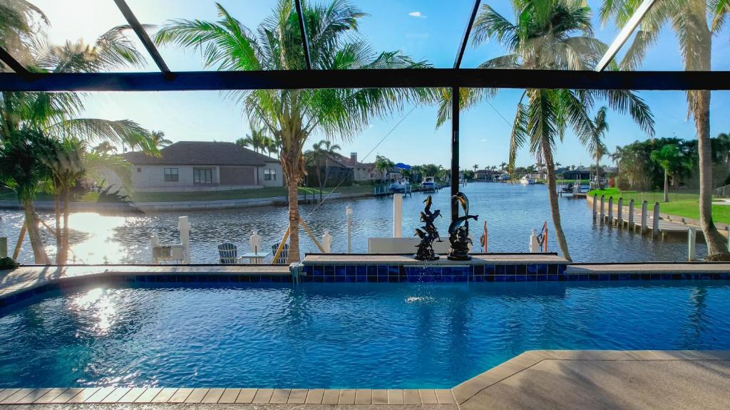 Burnt Store Isles House | Luxury long waterview wpool-kayaks-clubs-bikes!