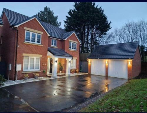 Cardiff House | Luxury Modern 5 Bedroom House