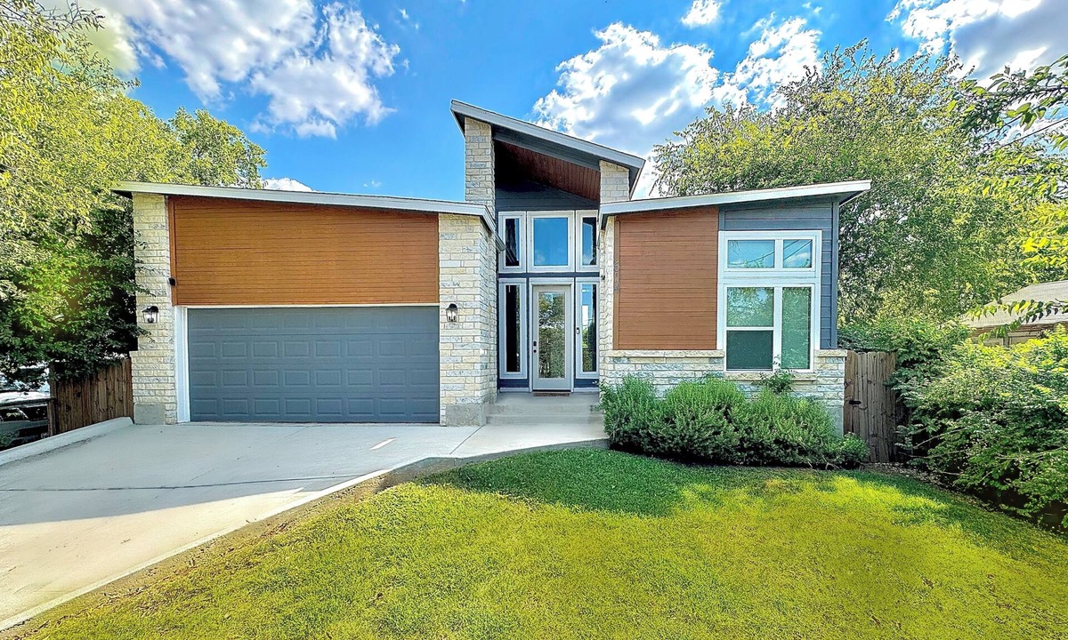 Eastside Promise Neighborhood House | Luxury Modern Home Frost/Freeman/Pearl/Riverwalk