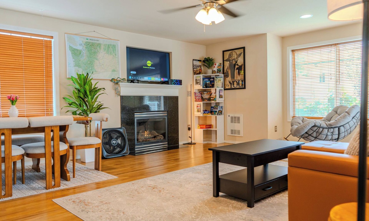 Licton Springs House | Luxury Modern Home with Parking, Near Green Lake, Seattle