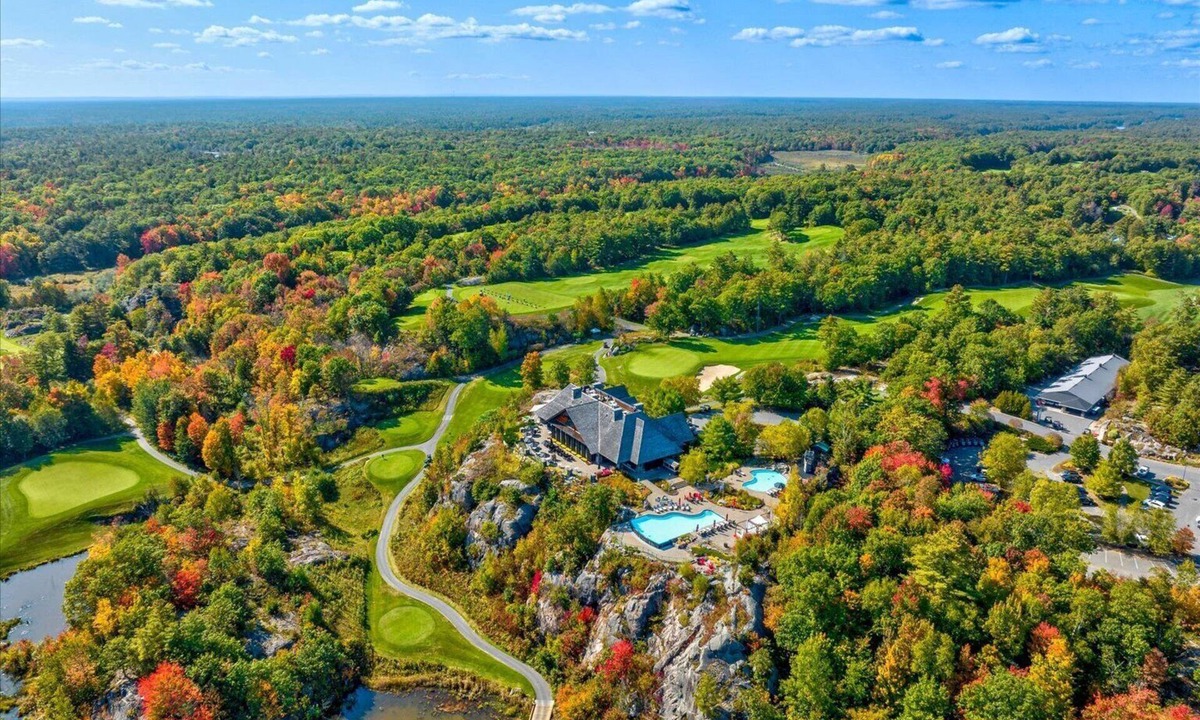 Gravenhurst Villa | Luxury Modern Muskoka Retreat at Muskoka Bay Resort