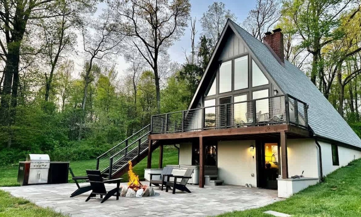 Birdsboro Ski Chalet | Luxury Mountain Chalet with Fireplace & Hot Tub