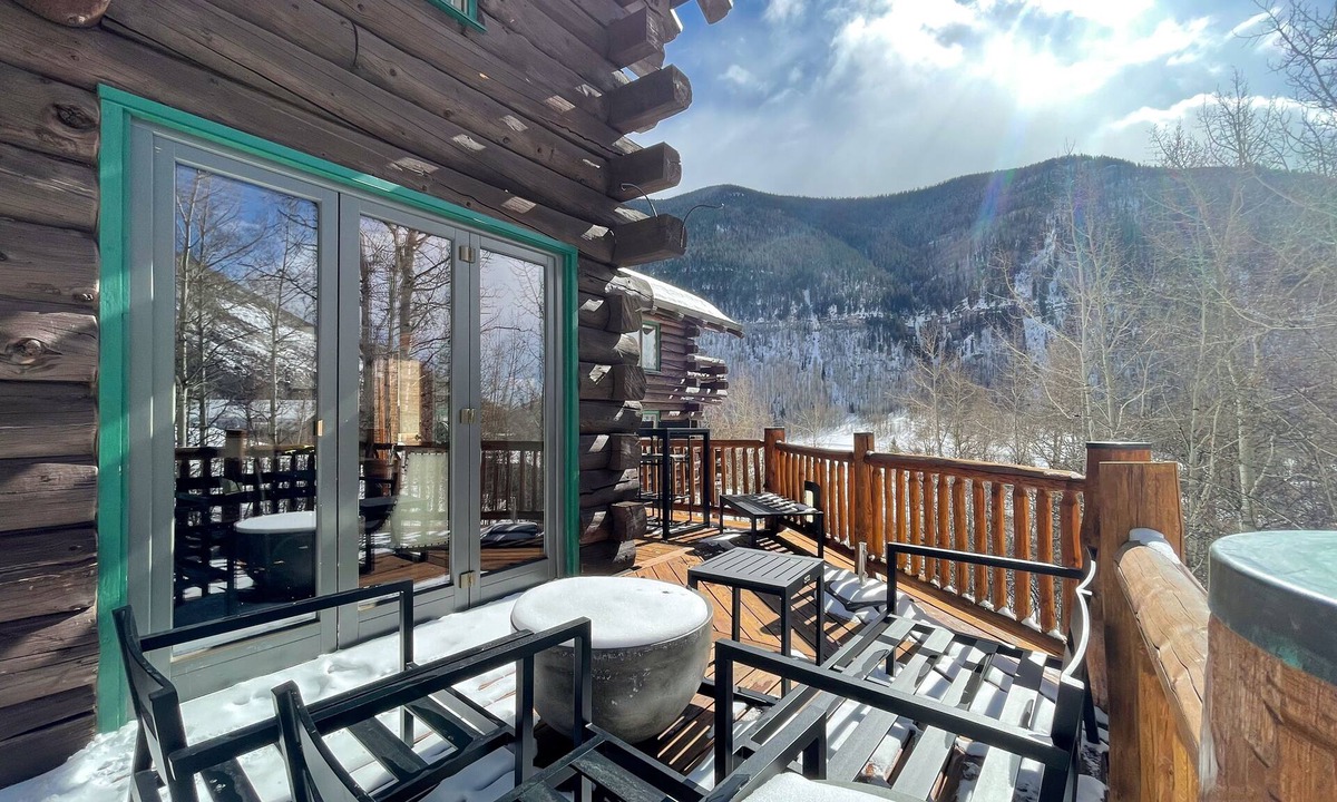 Vail House | Luxury mountain home with private hot tub, high-speed WiFi, & fireplace