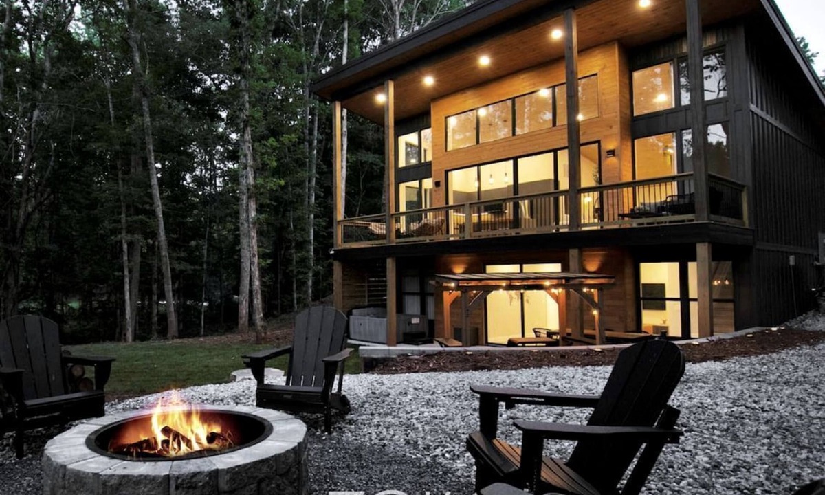 Westminster Cabin | Luxury Mountain Retreat with Hot Tub Near Lake Hartwell & Clemson, SC