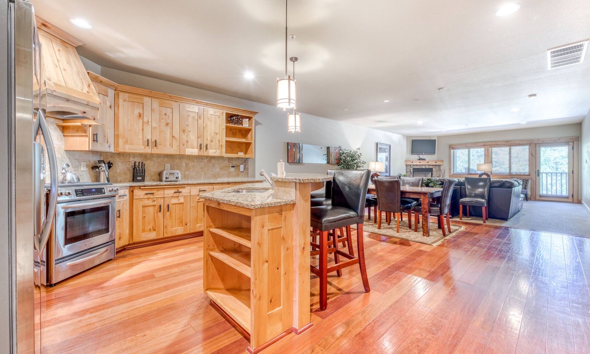 Government Camp Condo | Luxury mountain condo w/shared pool & hot tub, patio, & easy ski access