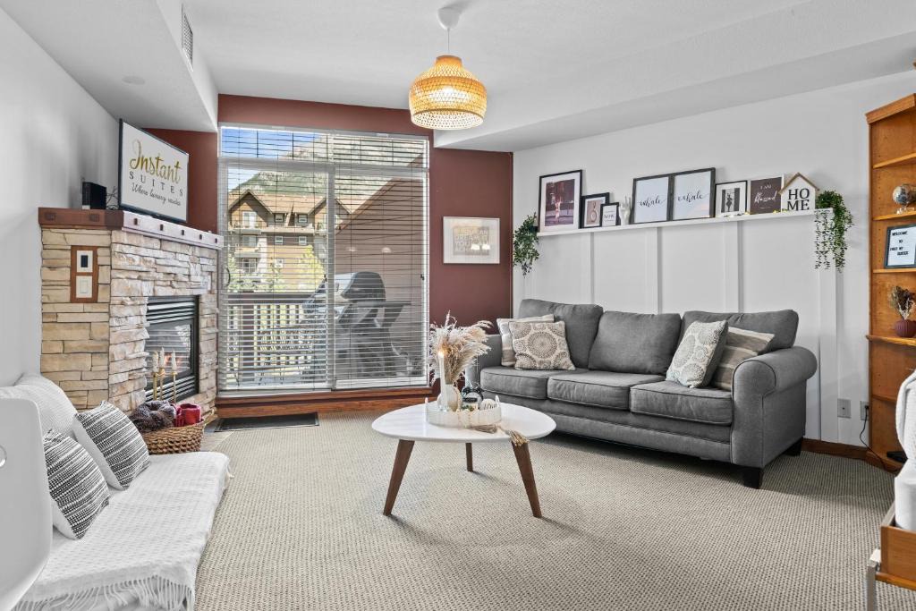 Canmore House | ⭐️ Luxury Mountain View Studio in Canmore ⭐️