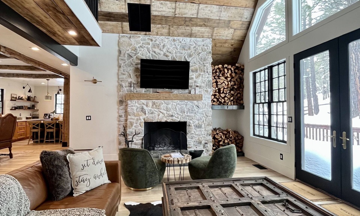 Flagstaff Cabin | Luxury Newly Remodeled Cabin on 5 Acres of Wooded Forest- 6 min from Dwntwn Flag