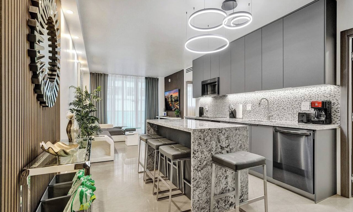 Hollywood South Central Beach Apartment | Luxury Oceanfront 2/1.5 Bdr ON THE BEACH 3 FLOOR