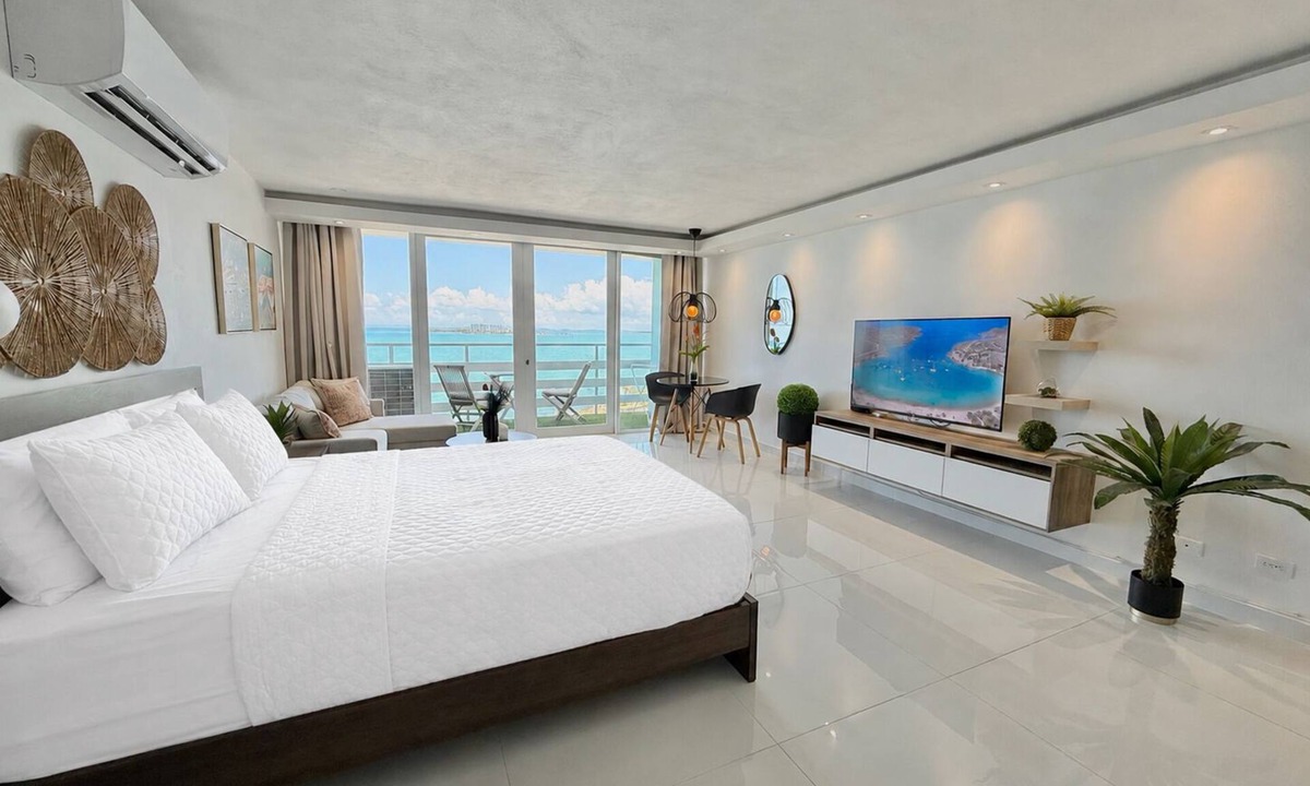 Cabezas Apartment | Luxury Oceanfront Studio Stunning Views Pool Balcony + Free Parking