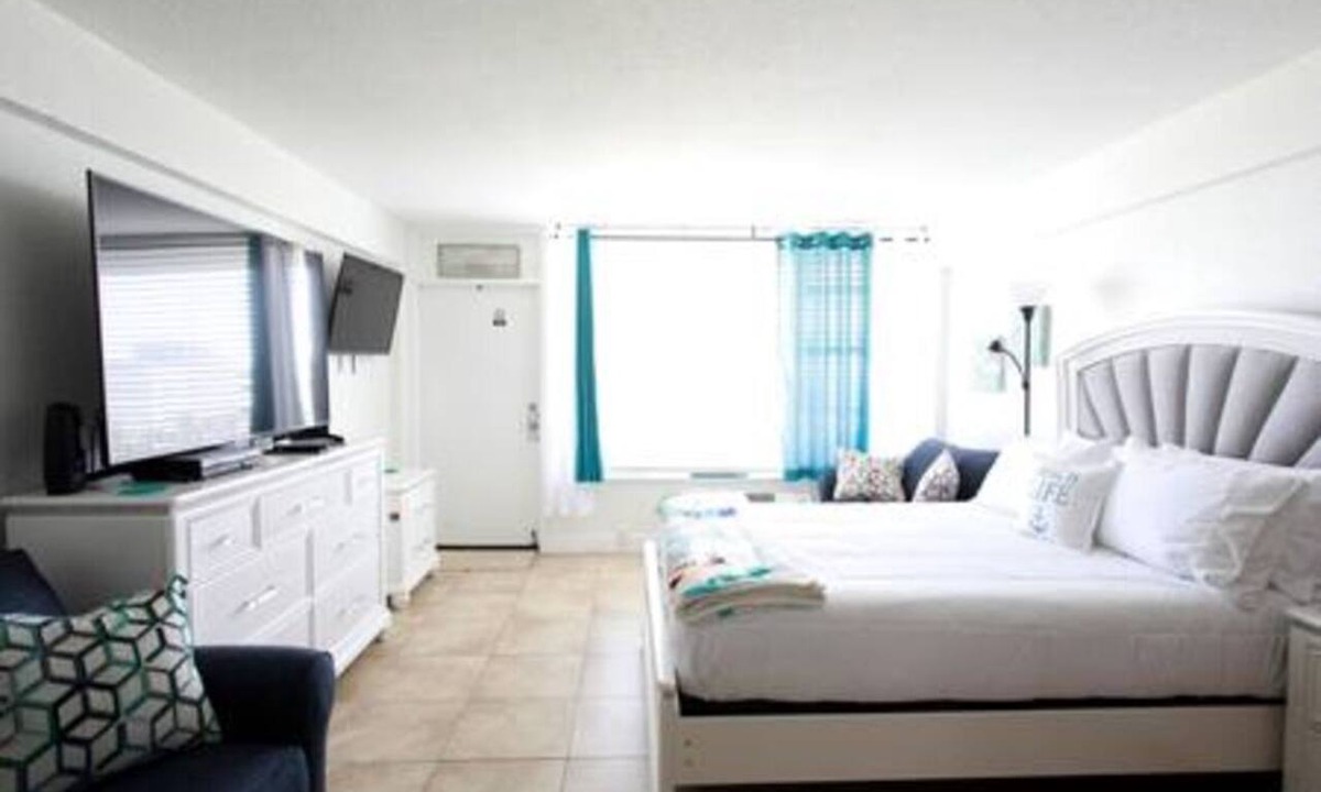 East Daytona Apartment | Luxury Oceanfront Getaway w/Balcony- Pool Is Open