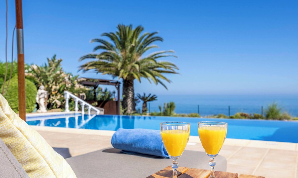 Luz Villa | Luxury oceanfront Villa with infinity pool (heatable) and breathtaking sea views
