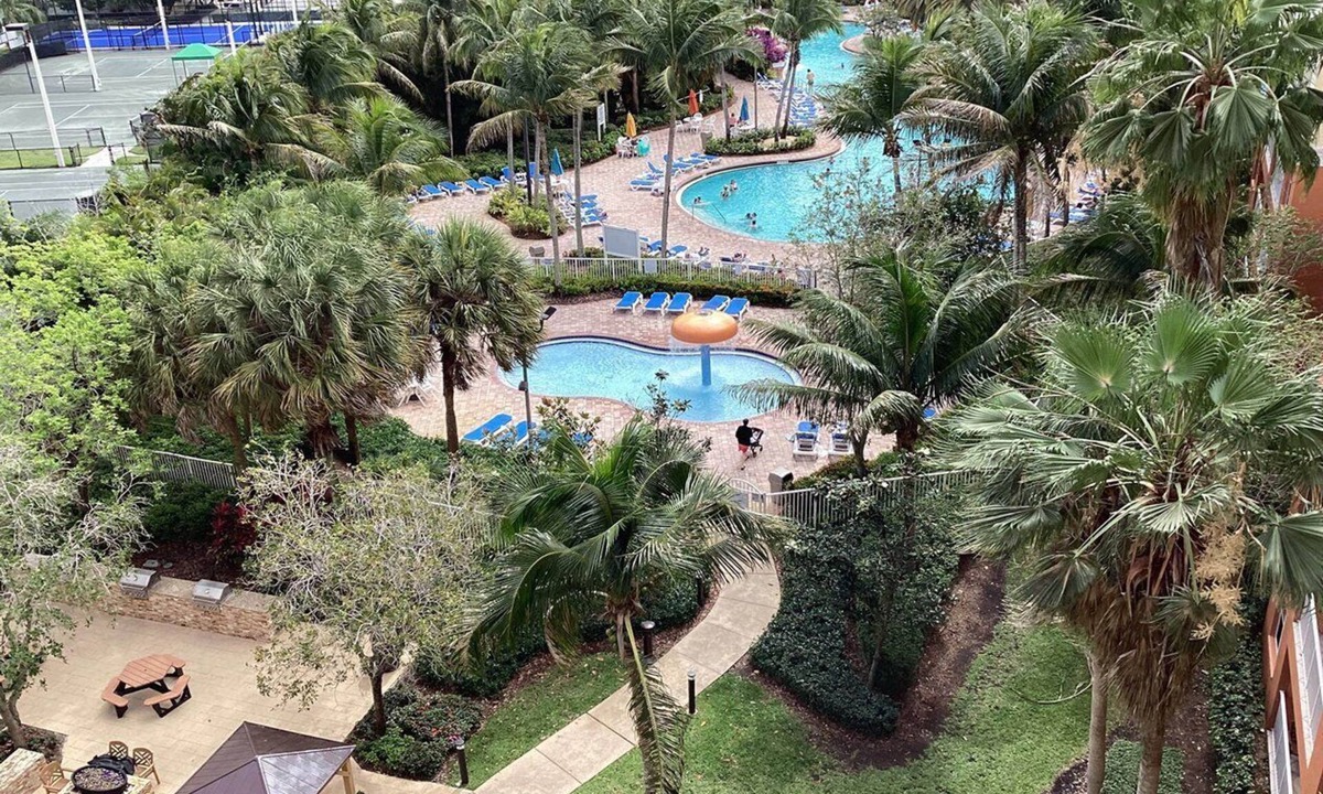 Weston Resort | Luxury one bedroom unit with full amenities