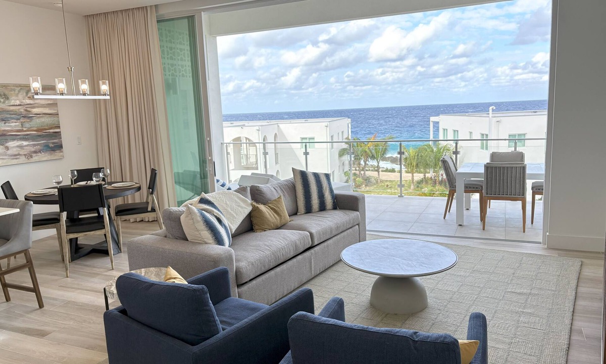 Northwest Point Condo | LUXURY/OVERSIZED - 1 Bed/1.5 Bath near AMAZING SHORE DIVING W/180° Ocean VIEWS