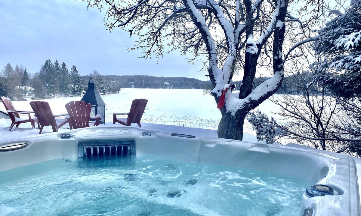 La Minerve Ski Chalet | Luxury Panoramic View Waterfront-SPA-Games-Foyer